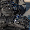 dxr_gloves-leather_winter-carbon_black_lifestyle7.jpg