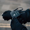keis_clothing-accessories_single-glove-battery-2000-mah_lifestyle5.jpg