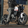oxford_textile-trousers_aa-cargo_khaki_lifestyle3.jpg