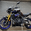 pyramid-belly-pan-gloss-black-yamaha-mt-10-(16-)_lifestyle1.jpg