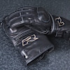 richa_gloves-leather_atlantic-urban_black_lifestyle2.jpg