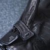 richa_gloves-leather_atlantic-urban_black_lifestyle5.jpg