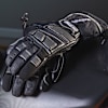 richa_gloves_leather_carbon-winter_lifestyle1.jpg