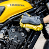 riderr_cleaning-accessory_luxury-wash-mitt_lifestyle1.jpg