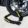 riderr_motorcycle-security_alarmed-chain-lock_linkcore-12_black_lifestyle1.jpg