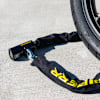 riderr_motorcycle-security_alarmed-chain-lock_linkcore-12_black_lifestyle2.jpg