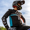 thor_jerseys_sportmode_synth-black_lifestyle1.jpg