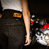 trilobite_ladies_aramid-jeans_parado-slim-fit-double-layer-aaa_black_lifestyle2.jpg