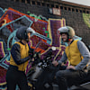 tucano-urbano_helmets_el-mettin-6_matt-airborne-green_lifestyle2.jpg