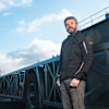 weise_textile_jacket_outlast-frontier_black_lifestyle1.jpg