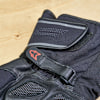 wolf_gloves_fortitude-ce-waterproof_black_lifestyle4.jpg