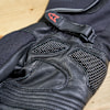 wolf_gloves_fortitude-ce-waterproof_black_lifestyle5.jpg