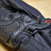wolf_gloves_fortitude-ce-waterproof_black_lifestyle7.jpg