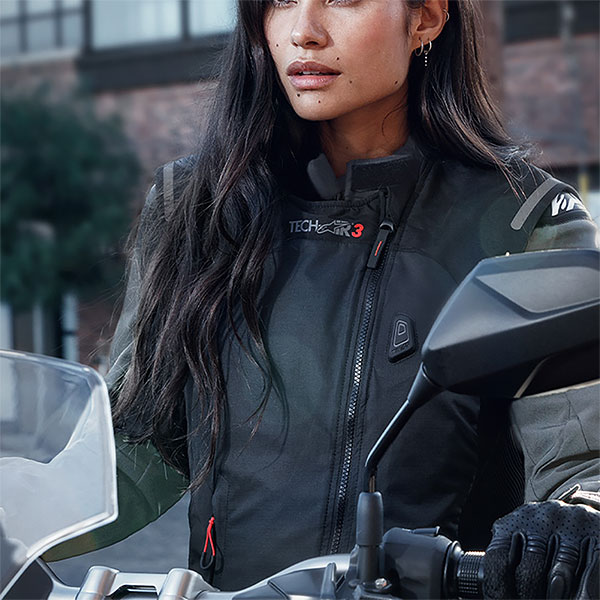 alpinestars_airbag-system_ladies_tech-air-3-v2_black_lifestyle2.jpg