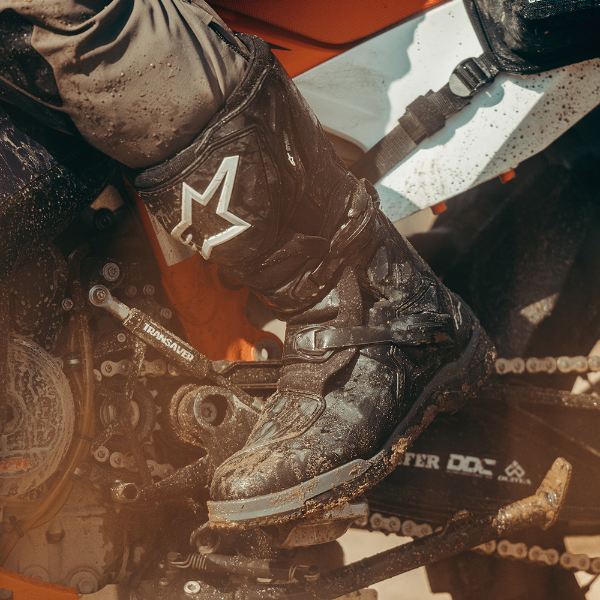 alpinestars_boots_corozal-v2-adventure-drystar_black_lifestyle2.jpg