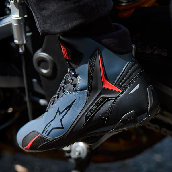 alpinestars_boots_faster-4-riding-shoes_black-grey-fluo-red_lifestyle1.jpg