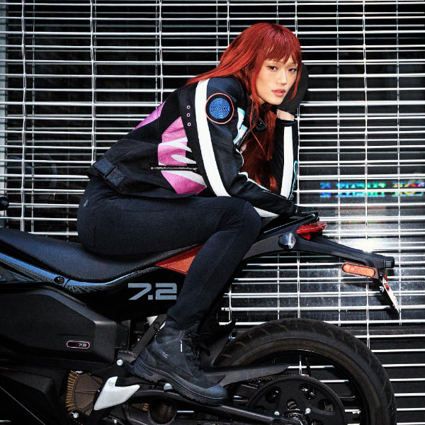 alpinestars_boots_stella_judy-waterproof_black_lifestyle2.jpg