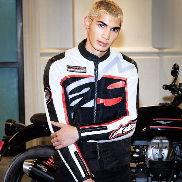 alpinestars_jacket_textile_axton_black-off-white-bright-red_lifestyle3.jpg