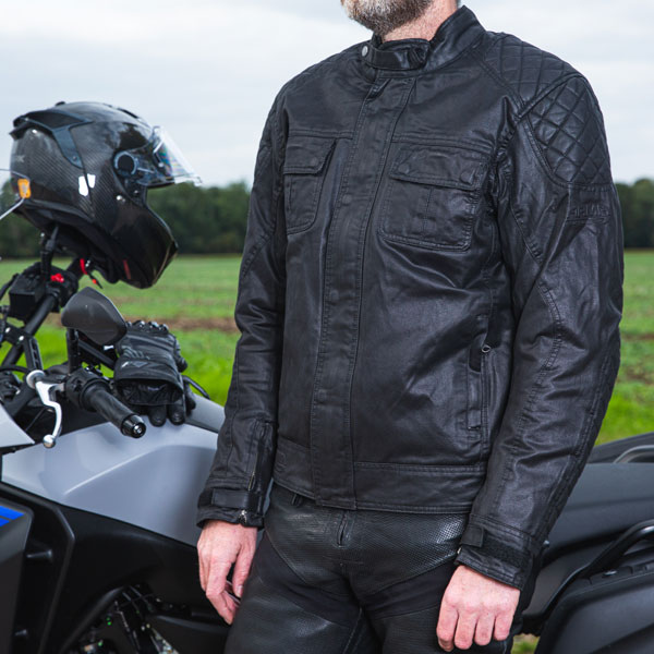 armr-moto_leather-jacket_komura-2_black_lifestyle1.jpg