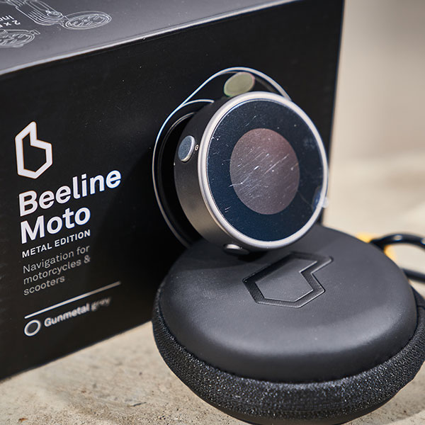 beeline_navigation-aid_moto-metal_gunmetal-grey_lifestyle_lifestyle1.jpg