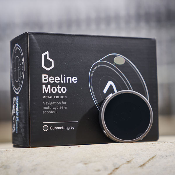 beeline_navigation-aid_moto-metal_gunmetal-grey_lifestyle_lifestyle4.jpg