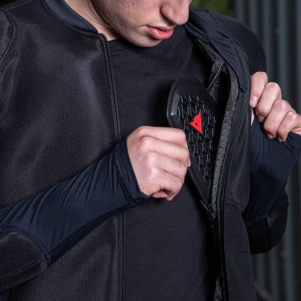 dainese-pro-armour-safety-jacket-2-black-black_lifestyle-7.jpg