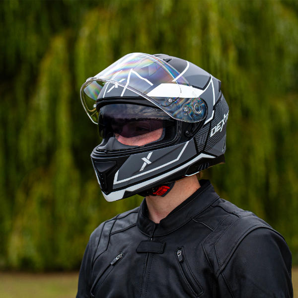 dexter_helmets_eleven_napio-black-grey_lifestyle2.jpg