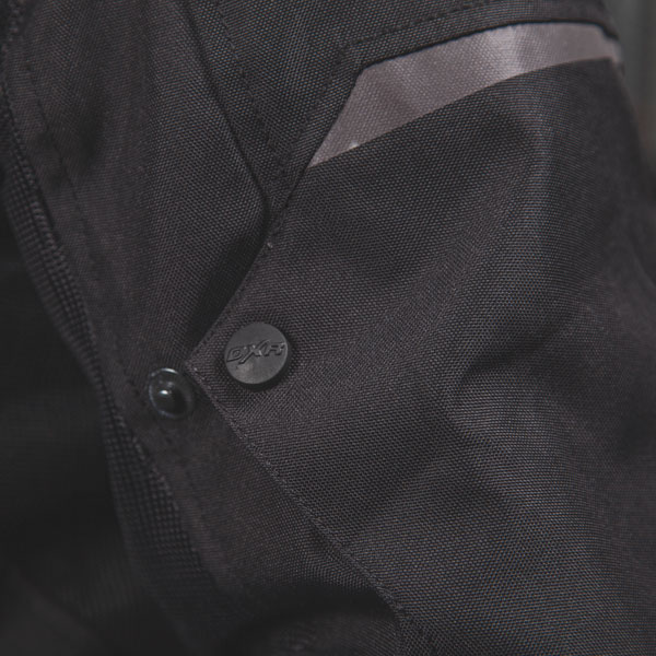 dxr_textile_jacket_r-stroke_black_lifestyle4.jpg