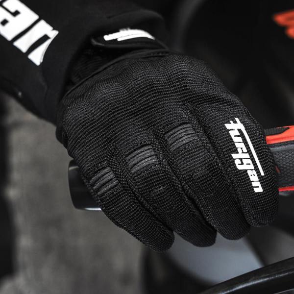 furygan_gloves_kids-jet-d3o_black-white_lifestyle1.jpg