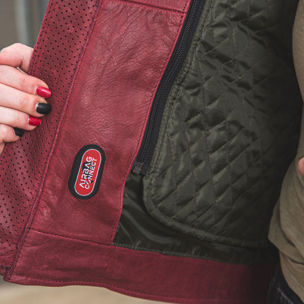 furygan_ladies_jacket-leather_debbie_bordeaux_lifestyle5.jpg