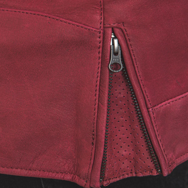 furygan_ladies_jacket-leather_debbie_bordeaux_lifestyle8.jpg