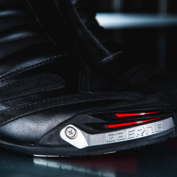 gaerne_boots_gp1-evo_black_lifestyle5.gif