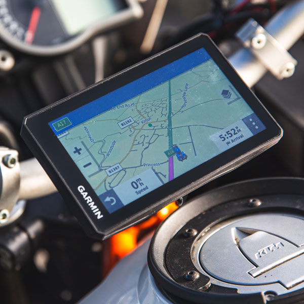 garmin_sat-nav_zumo-xt_detail11.jpg