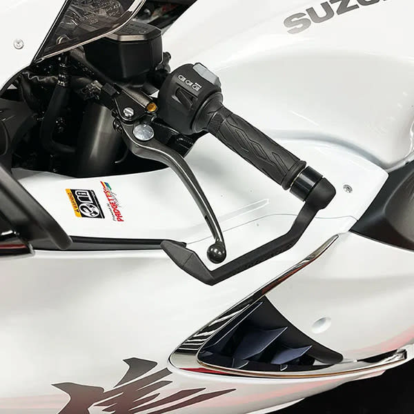 gb-racing_clutch-lever-guard_suzuki-gsx1300r-21-25_detail1.jpg