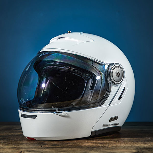 hjc_helmet_v90_pearl-white_lifestyle2.jpg
