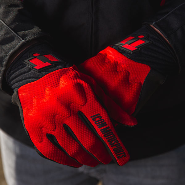 icon_gloves-textile_anthem-2_red_lifestyle5.jpg