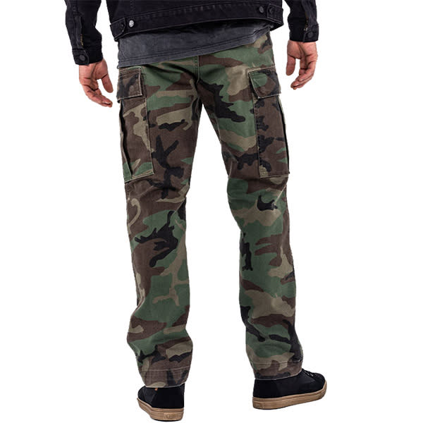 john-doe_jeans_cargo-mono-regular-fit-trousers_camoflage_detail12.jpg