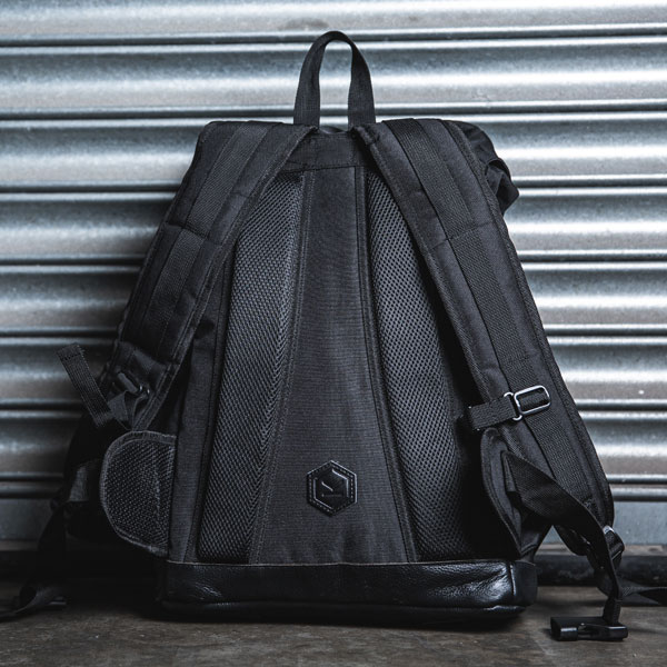 knox_luggage_studio-rucksack-mk2_lifestyle1.jpg
