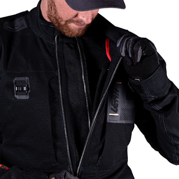 leatt_jacket_adv-5.5-rally_stealth-black-grey_detail4.jpg