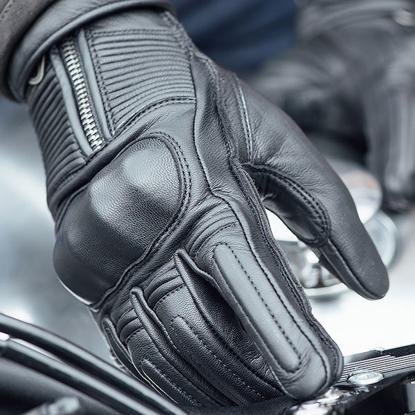 merlin_glory-leather-gloves_black_lifestyle1.jpg