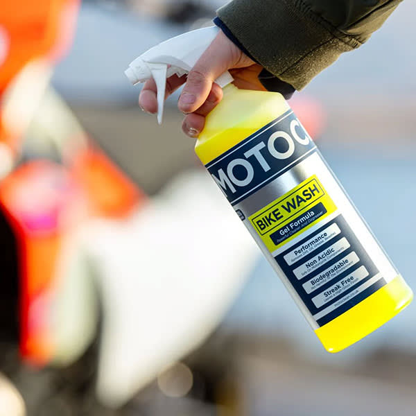 motoclean_cleaners_bike-wash_1-litre_lifestyle1.jpg
