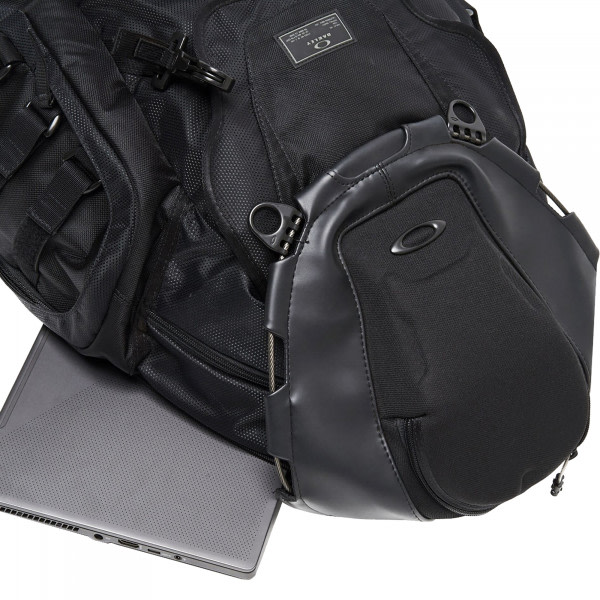 oakley_luggage_kitchen-sink-backpack_stealth-black_detail2.jpg