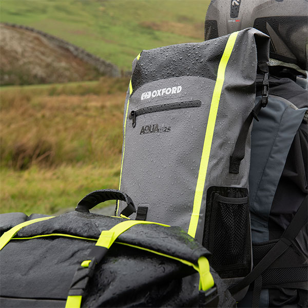 oxford-aqua-b25-back-pack-black-grey-fluo-yellow-lifestyle1.jpg