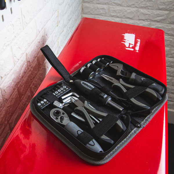oxford_accessories_biker_tool_kit_pro_lifestyle1.jpg