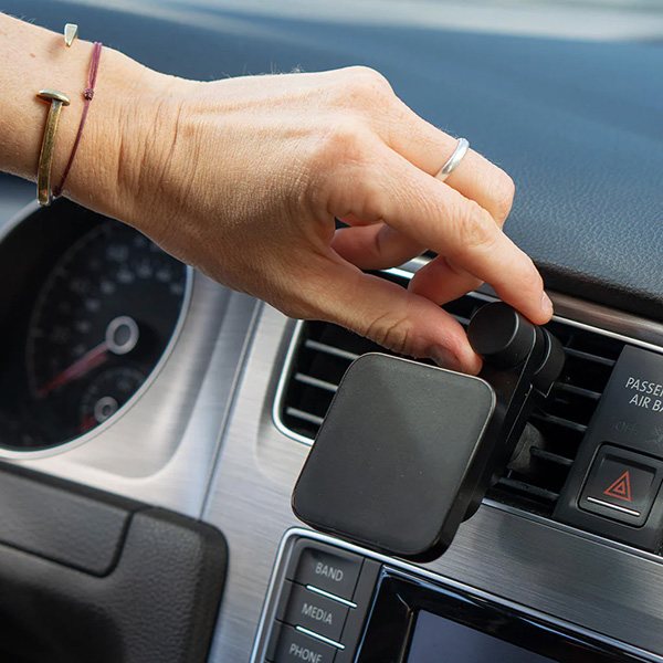peak-design_car-vent-mount_lifestyle1.jpg