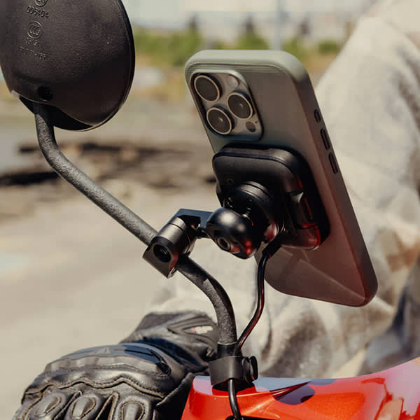 peak-design_mobile-motorcycle-mirror-mount_locking_lifestyle3.jpg