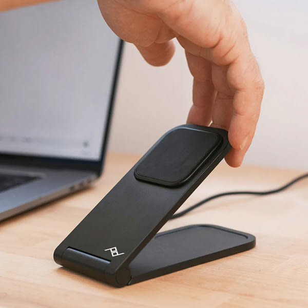 peak-design_mobile-wireless-charging-stand_lifestyle3.jpg