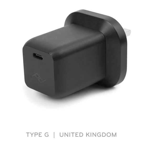 peak-design_uk-power-adapter_detail1.jpg