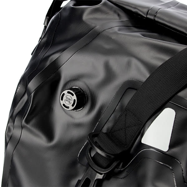 qbag_luggage_waterproof-magnetic_roll-bag_40-litre_detail3.jpg