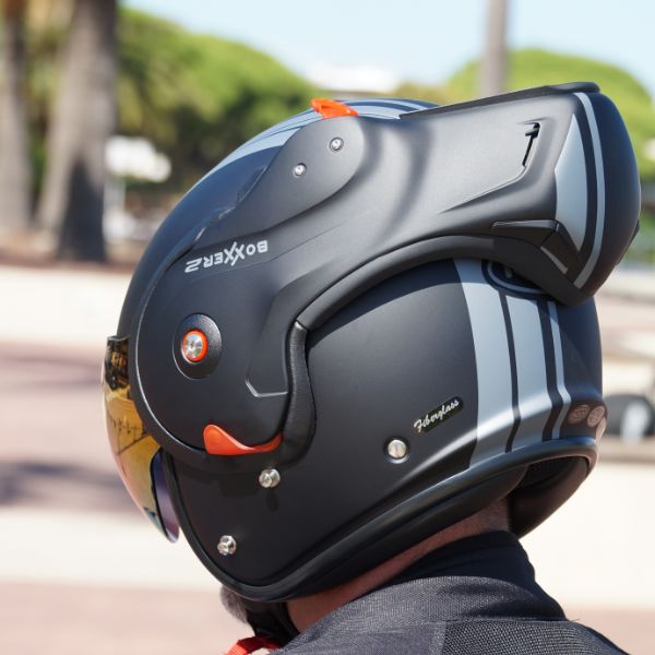 roof_helmets_boxxer-2_stripes-matt-black-steel_lifestyle2.jpg